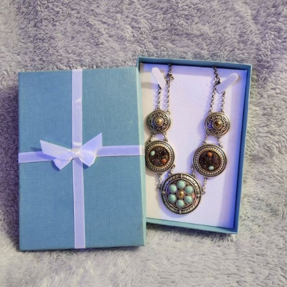 Beautiful silver and gemstone necklace.